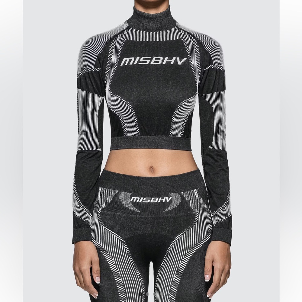Black & White Seamless Crop Long-Sleeve Top